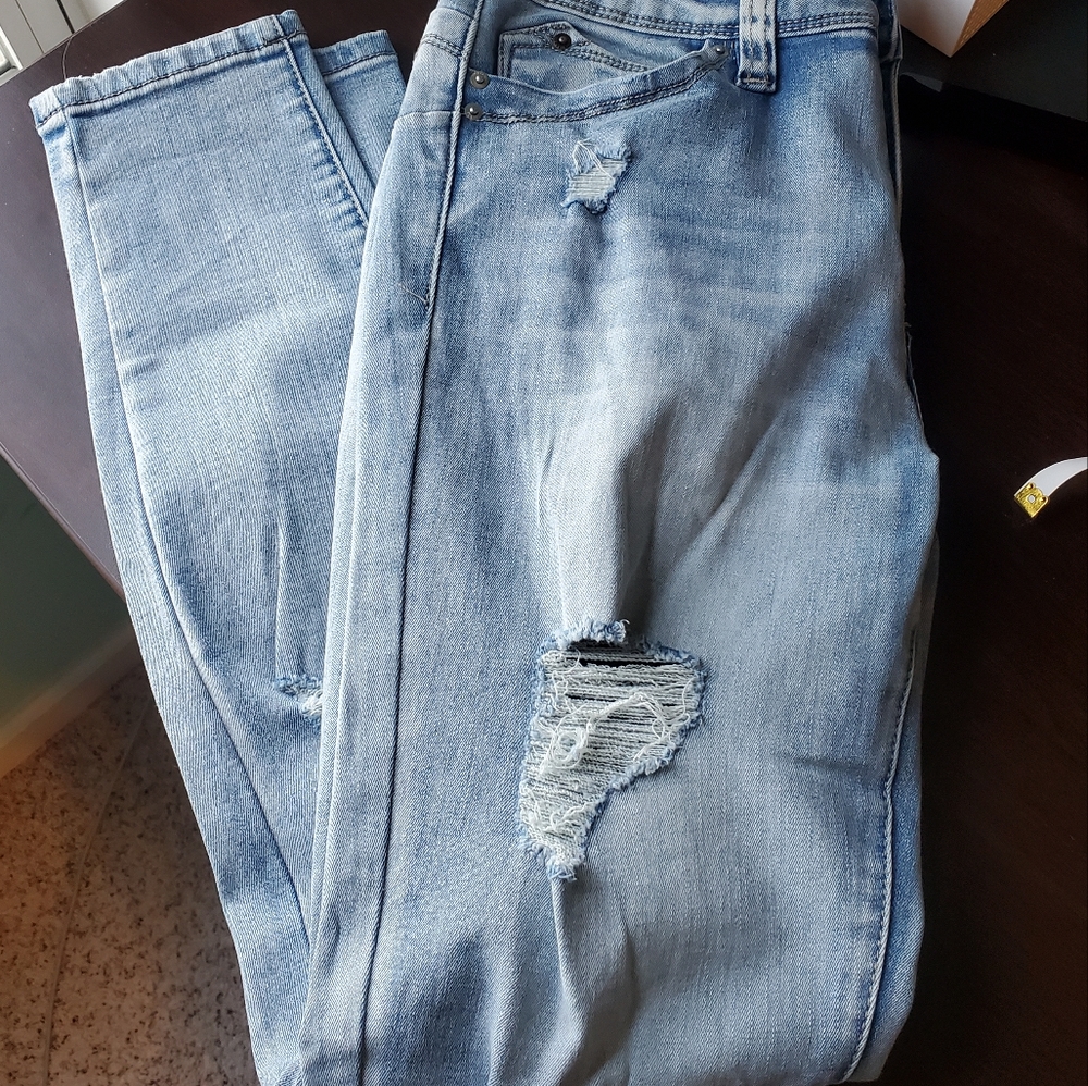 YMI distressed juniors jeans